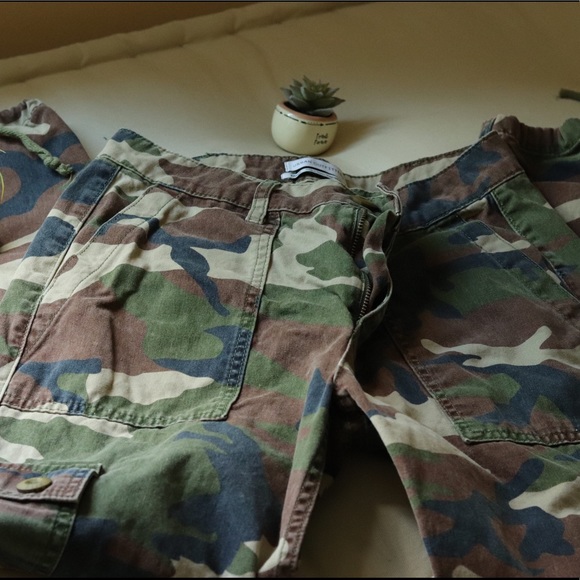 Urban Renewal Pants - URBAN OUTFITTER ARMY PANTS NO LONGER SOLD IN STORE